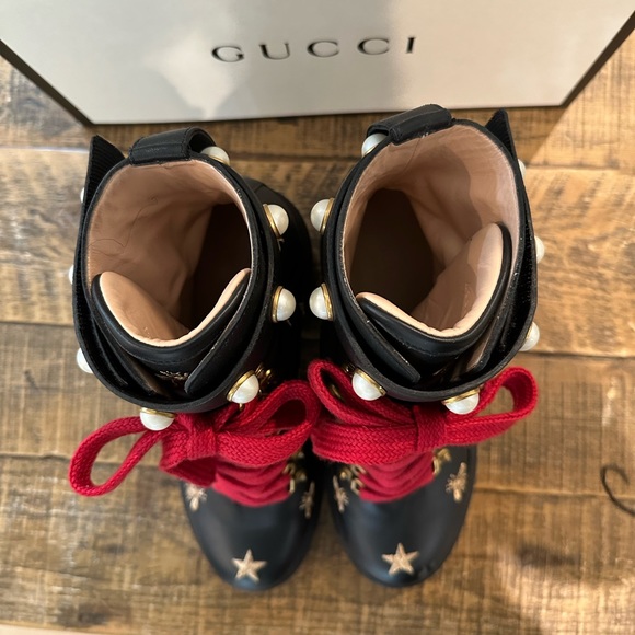 AUTHENTIC GUCCI BLACK LEATHER BEE EMBROIDERED PEARL COMBAT BOOT SIZE 39 1/2 - Picture 5 of 8